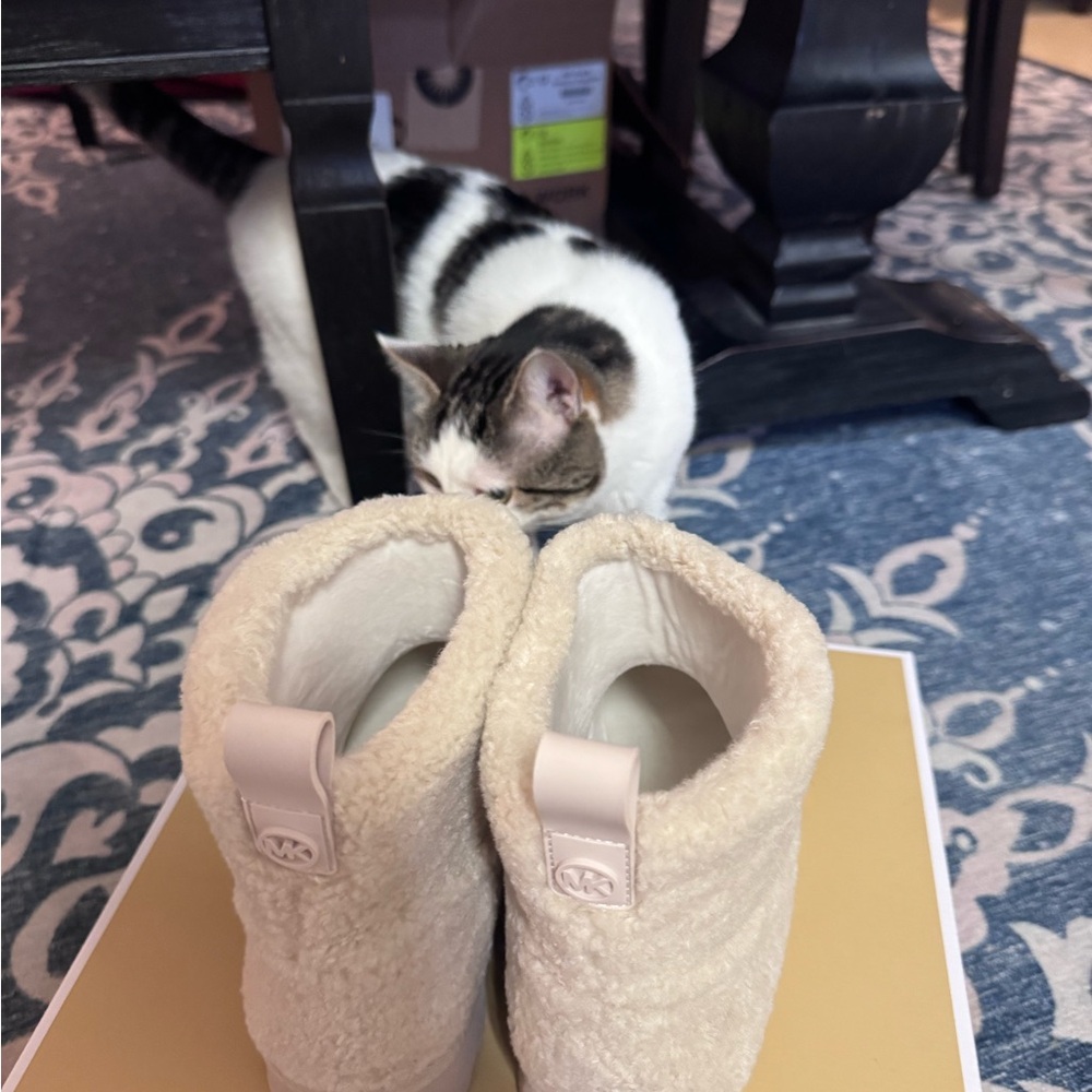 Michael Kors Off-White Shearling Boots - Picture 4 of 13